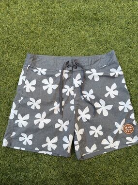 Of One Sea Men’s Floral Board Shorts Size 32 Gray Hawaiian Swim Trunks Beach